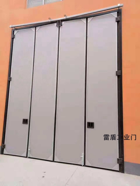 四扇折叠门